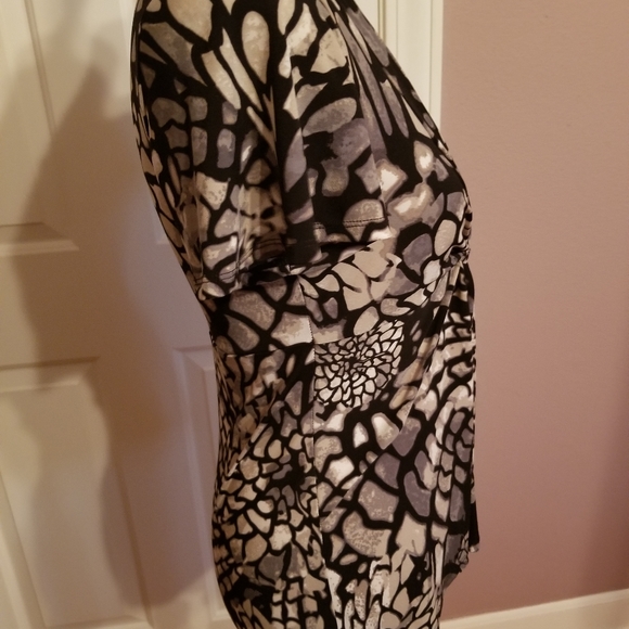 Flirty womens top - Picture 3 of 4